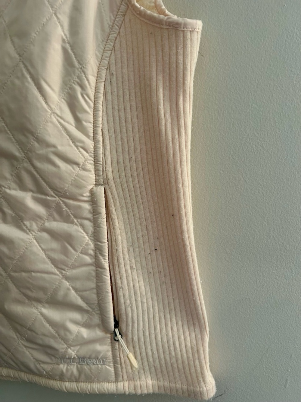 L.L. Bean Women's Cream Quilted PrimaLoft Fleece Lined Vest; SIze Med - Picture 4 of 7